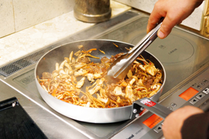 IHクッキングヒーターガスコンロの大バーナー4.65kw相当の火力があります